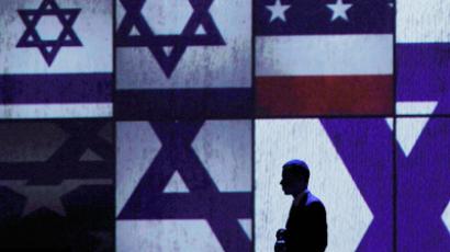 A member of Israeli Prime Minister Benjamin Netanyahu's security team is seen on stage as Netanyahu speaks at the annual American Israel Public Affairs Committee (AIPAC) policy conference in Washington (Reuters / Jason Reed)