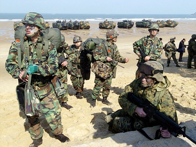 US aircraft carrier heads to Korean peninsula for war games