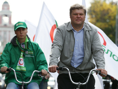 Chasing dragons - Yabloko sizes up 'the monster'