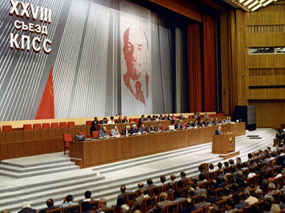 Shadow of Soviet Communist Party lingers 20 years on
