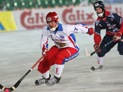 Russia score 17 unanswered goals to beat US in Bandy Worlds opener