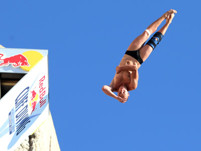 Silchenko back to winning ways in Cliff Diving World Series