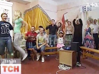 Euro 2012 prayer: Ukrainian priest turns church into fan-zone
