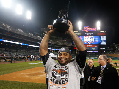 San Francisco Giants lift Baseball World Series trophy