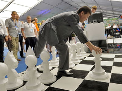 Ilyumzhinov re-elected FIDE president