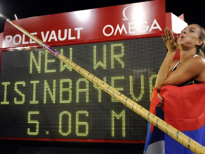 Isinbaeva silences skeptics with another world record