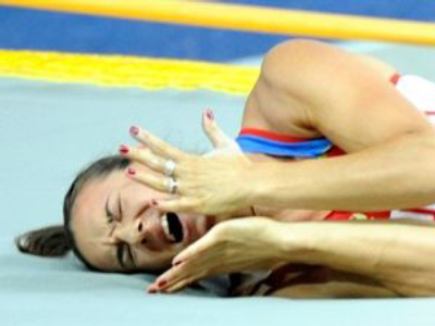 Pole vault queen abandons her throne