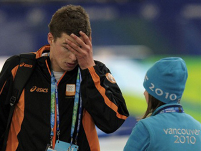 Korean speed skater wins marathon gold, Russian gets silver