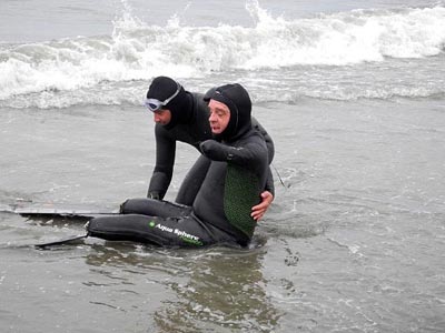 Limbless swimmer links all continents