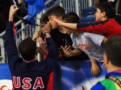 Generous Lochte gifts Worlds medal to young fan