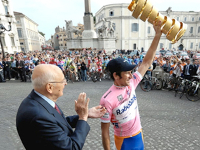 Menshov triumphs at Giro d'Italia