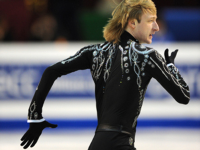 Pluschenko takes lead at European Championships
