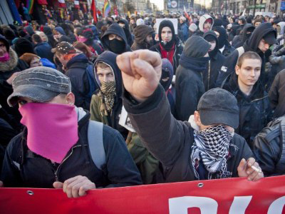 Polish authorities rule hooligans must uncover faces