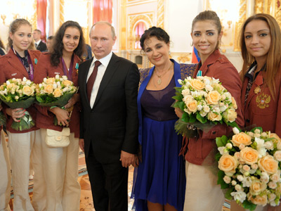 Putin awards Olympic champions (PHOTOS)