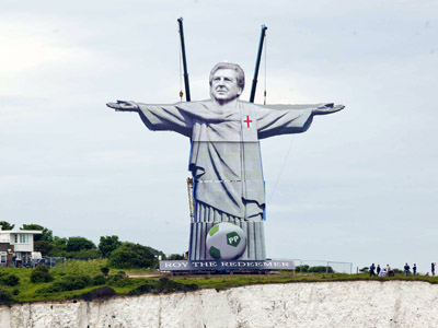 “Roy the Redeemer”, Dover statue to honor England coach ahead of Euro 2012 (PHOTO)