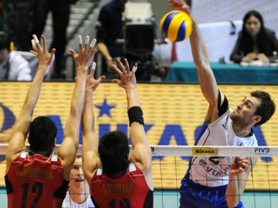 Russian volleyball squad snatch Olympic ticket