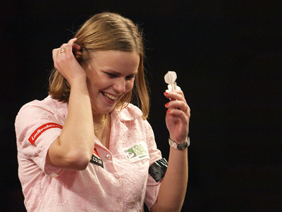 Russian defends darts world crown