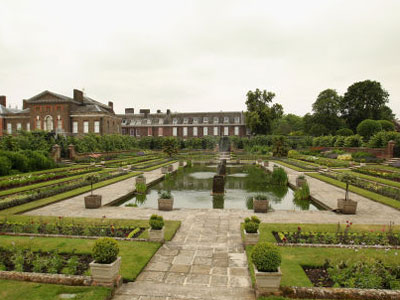 Russians to pitch up on Queen's lawn at London 2012