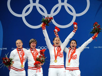 Russian women win fencing gold