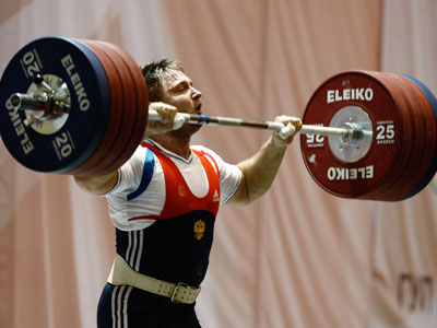 Russian weightlifter breaks clean and jerk world record