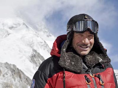 Avalanche hits Uzbek mountaineer team