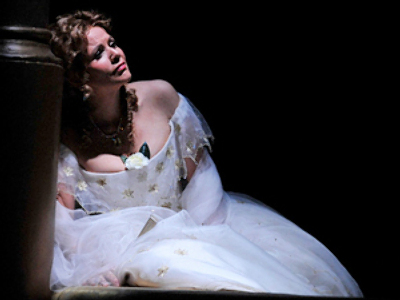 All eyes on opera stars