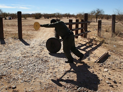 Arizona attempts crowd-funding for new border fence