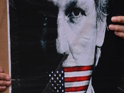As Assange awaits asylum answer, US demands separate extradition from Sweden