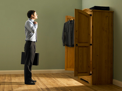 Biden staffers stuff US reporter in closet