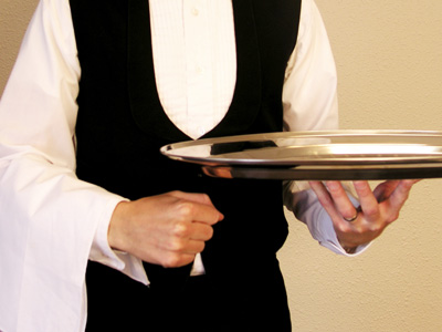 Millionaire CEO breaks waiter's finger for "bad service"