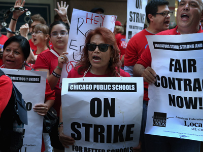 Angry Chicago teachers take on Obama