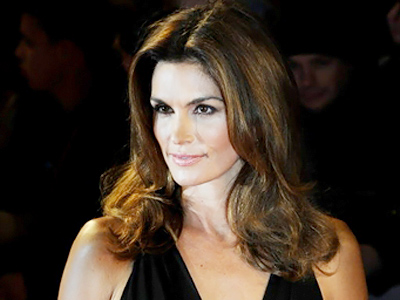 Cindy Crawford flips from Obama to Romney