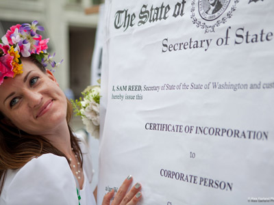Seattle woman weds corporation (PHOTOS)