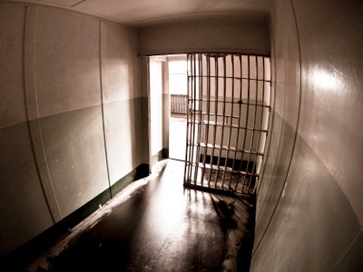 Supreme Court orders California to release thousands of inmates