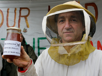 Farmers demand feds probe Monsanto and Dow over crops and chemicals