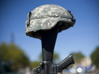 The soldiers memorial reads the date November 5, 2009 at a remembrance service recognizing the 13 victims killed in the Ft. Hood attacks on the one year anniversary in Killeen, Texas on November 5, 2010 (Ben Sklar / Getty Images / AFP)