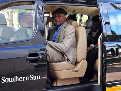 Danny Glover to escort Aristide back to Haiti