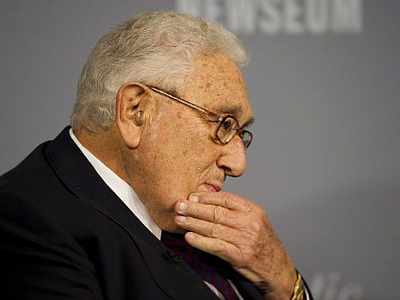 Henry Kissinger gets groped by TSA agents in New York