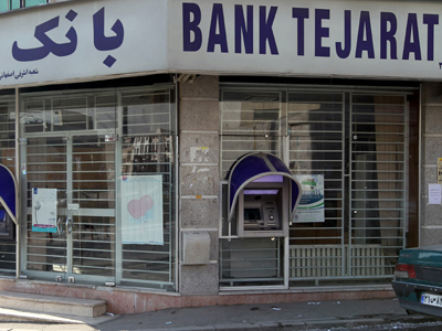 US keeps quiet as Iraqis smuggle dollars into Iran