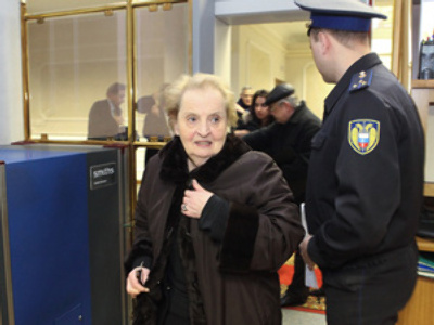 Cold comfort as “Titanium Lady” Madeleine Albright visits Moscow