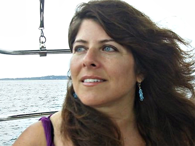 Naomi Wolf fights fellow feminists over Assange