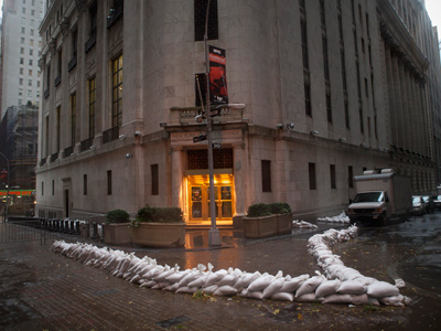 Ghost city: Post-apocalyptic stillness as New York braces for storm (PHOTOS)
