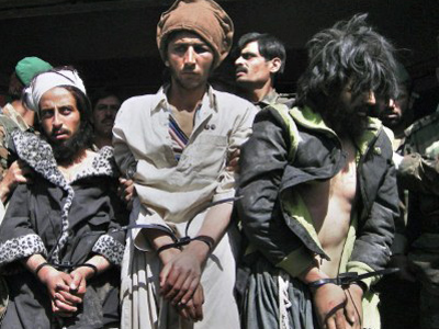 Defiant Obama seeks peace with Taliban