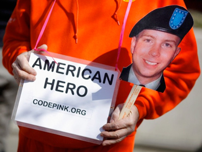 Obama professor protests Manning detention