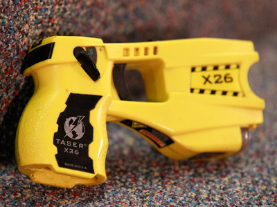 A taser is displayed after Orange County District Attorney Tony Rackauckas announced that manslaughter charges will be filed against Fullerton police officer Corporal Jay Cicinell (Reuters/Lucy Nicholson)