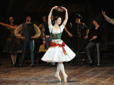 NY thugs rob Russian prima of her ballet shoes