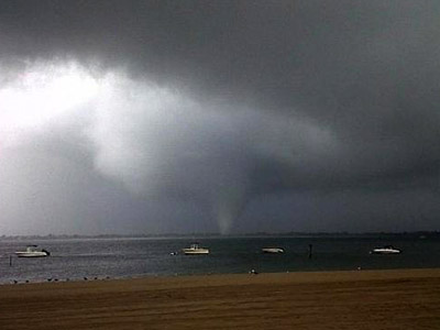 Rare tornado hits New York City (PHOTOS)