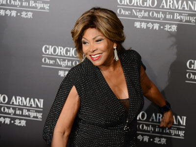 Tina Turner gives up US passport to become Swiss citizen