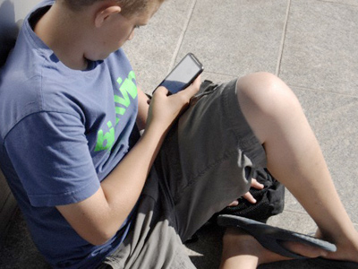 Goodbye TV, hello smartphone: Young Americans going mobile for news