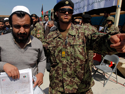 US and Afghanistan clash over hundreds of prisoners